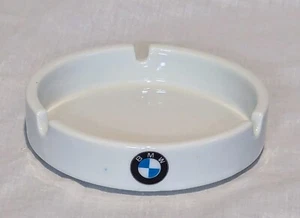 Weißer Keramik BMW Zigarettenaschenbecher - Bild 1 von 6