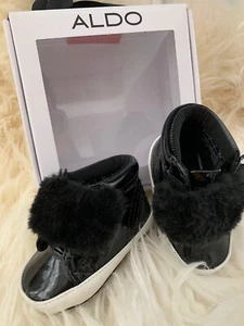 ALDO Baby Girl Black Shoes Size 2 Slip On Booties 3-6 Months Faux Fur Shiny New - Picture 1 of 12