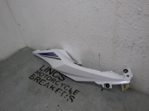 Suzuki GSXR1000 GSXR 1000 2017 2018 carenado trasero derecho blanco L7 L8 GS1304 - Imagen 1 de 7