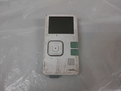 reative Labs Vado HD 4 GB Pocket Video Camcorder, 2nd Generation (White Gloss ) - Image 1 of 4