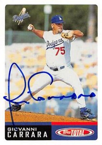 Giovanni Carrara autographed baseball card (Dodgers) 2002 Topps Total #171