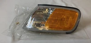 1994-1997 Honda Accord LEFT TURN SIGNAL LIGHT - Picture 1 of 5