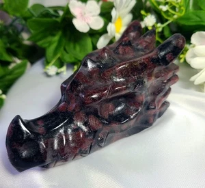 Splendida statua pietra teschio cristallo testa di drago granato rosso 4,8" 511 g 1,2 libbre - Foto 1 di 19