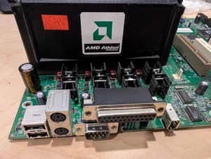 Placa madre vintage AMD SLOT A Athlon 750 en Compaq Aspen 2 VIA con 256 MB SDRAM - Imagen 1 de 2