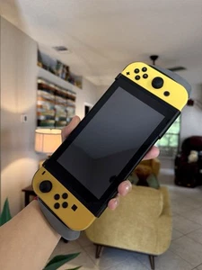 Nintendo Switch Pikachu & Eevee Pokémon Lets Go! Limited Edition Console - Picture 1 of 18