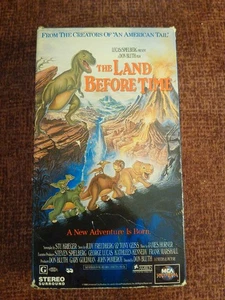 The Land Before Time (VHS 1989) MCA Universal Home Video Classic Animated Movie - Picture 1 of 4