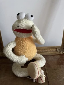 Seltener 80er Frosch Plüschtier Puppe inspiriert weißer Frosch mit Turnschuhen Vintage Spielzeug - Bild 1 von 6