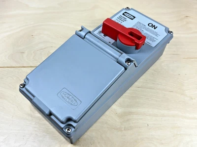 Gabinete de bloqueo giratorio conmutado Hubbell SE TL3, tipo 3R, 12K, SETL3 Foto 1 de 4