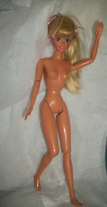Vintage. Twist & Turn Barbie Puppe von 1995.  Lange blonde Haare. Gelenkt, mit Outfit. - Bild 1 von 8