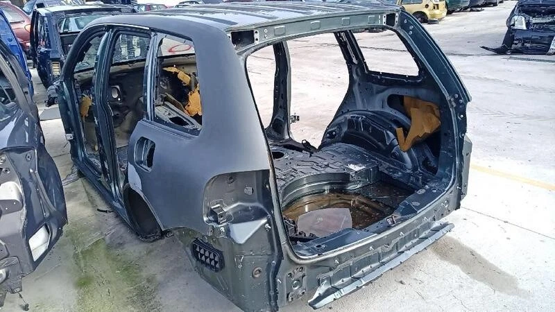 Alerón trasero CORTE VOLKSWAGEN TOUAREG (7L6) TDI R5 2006 837816 Foto 1 de 1