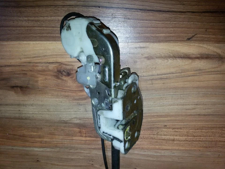 Honda CR-V 1999 Door Lock Mechanism - Front Left Side USED, #49164-98 - Image 1 of 1