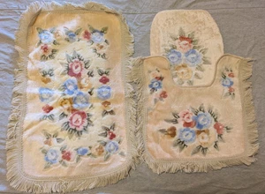Vintage Plüsch Fransen Creme Blumen Badezimmer Set WC Abdeckung Vorleger & Kontur Vorleger, Neu in Verpackung - Bild 1 von 3