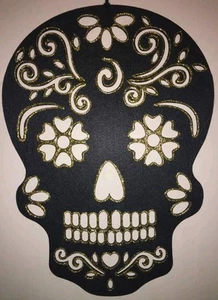 Handbemalter Sugar Skull Wandbehang (Gold Glitzer) - 16,5" hoch x 12" breit - Bild 1 von 2