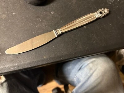 Georg Jensen 丹麦橡子纯银 9 1/8 现代长柄晚餐刀 — 第 1/2 张图片