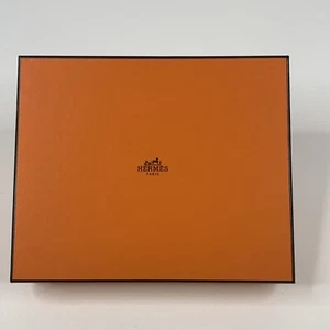 HERMES Leerkarton mit Seidenpapier 8,75”x7,25”x2” Cinhetic To Go Box - Bild 1 von 9