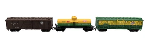 HO Life-Like 3 Pack CNW Cattle Car, Dupont Tanker, GN Boxcar 8459 Original Box - Picture 1 of 9