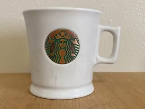 Taza de sirena Starbucks 2014 con logotipo dorado bronce en relieve - taza de café 14 oz blanca - Imagen 1 de 5