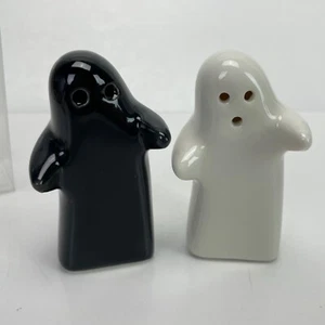 Ghost Salt & Pepper Shakers White Black White Retro Kitsch Halloween Vintage - Picture 1 of 8