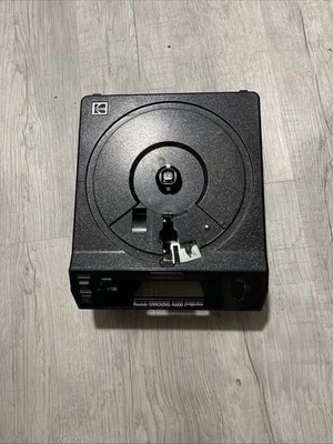 Kodak Carousel 4600 Slide Projector w/ Remote:Powers On, Untested no bulb - Image 1 of 4
