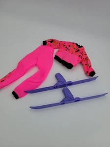VINTAGE Barbie Puppe 90er Jahre SPORTING LIFE SKI OUTFIT MIT SKIERN - Bild 1 von 3
