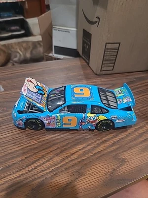 Jerry Nadeau #9 卡通网络 Dexter's Lab 1999 福特金牛座 1:24 动作 7,500 — 第 1/2 张图片