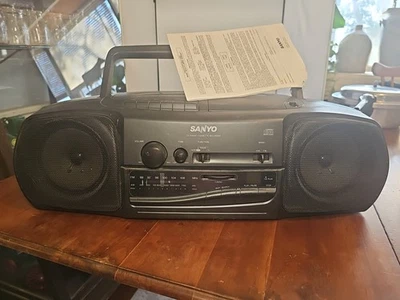 Sanyo MCD-z12 Reproductor de CD AM/FM Radio Cassette CD BassXpander Boombox Estéreo Funciona Foto 1 de 4