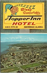 ANCHORAGE, postal de Alaska TOPPER INN HOTEL vista aérea de la ciudad y letrero de la década de 1960 - Imagen 1 de 2