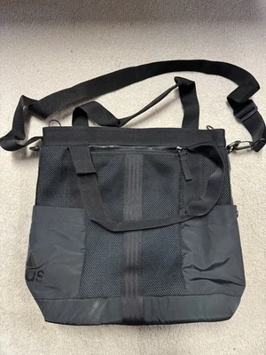 Bolso de hombro Adidas negro de entrenamiento utilitario para mujer nuevo sin etiquetas Foto 1 de 3