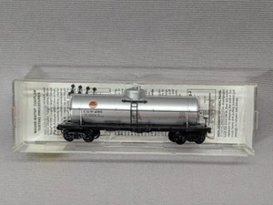 N Scale Micro Trains # 65400 CHICAGO GREAT WESTERN 39' Single Dome Tank Car - Picture 1 of 7