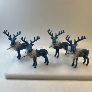 Blaues Rentier Weihnachtsschmuck mit weißem Fellkragen & silberner Schleife - 4er Set - Bild 1 von 6