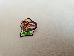 Pin's NOURITURE / PRODUITS ALIMENTAIRES - CORA Oeuf MATINES Lapin - Afbeelding 1 van 11