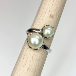 Anillo de plata ajustable con detalles dobles de perlas de imitación tamaño 6,5 - 7,5 - Imagen 1 de 5
