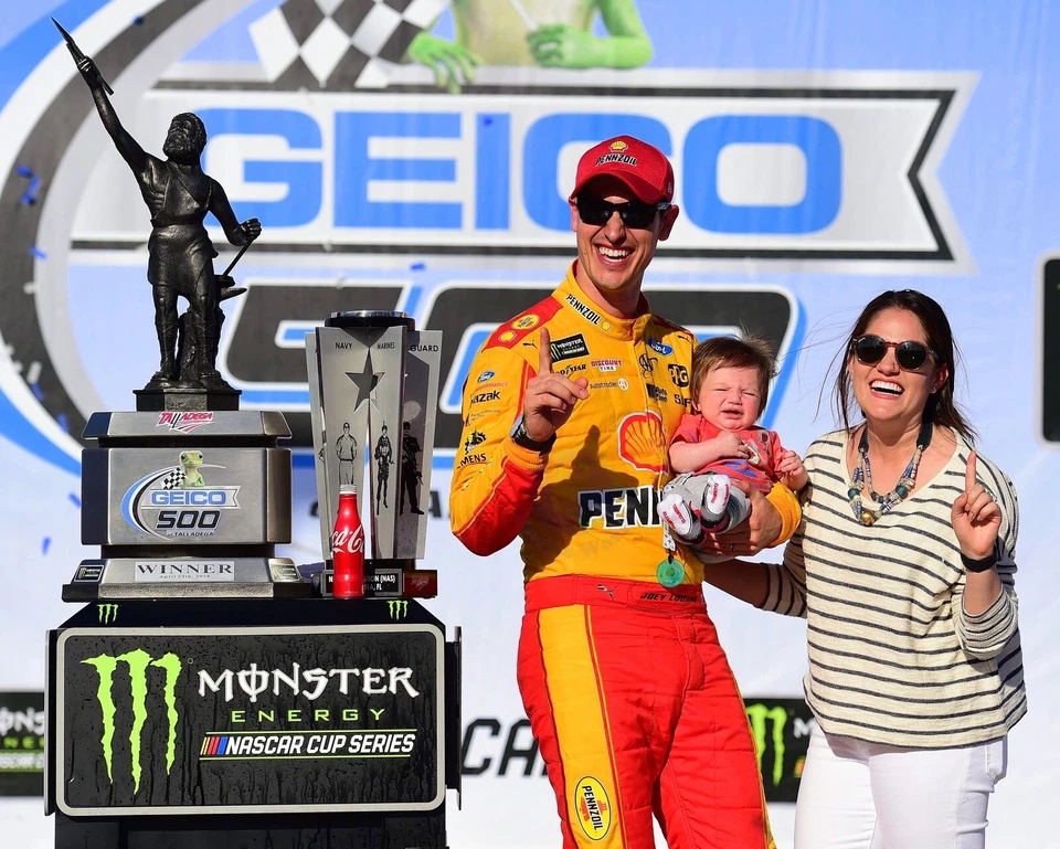 Foto 8x10 JOEY LOGANO NASCAR Cup Series Champion Daytona 500 Racing Xfinity Foto 1 de 1