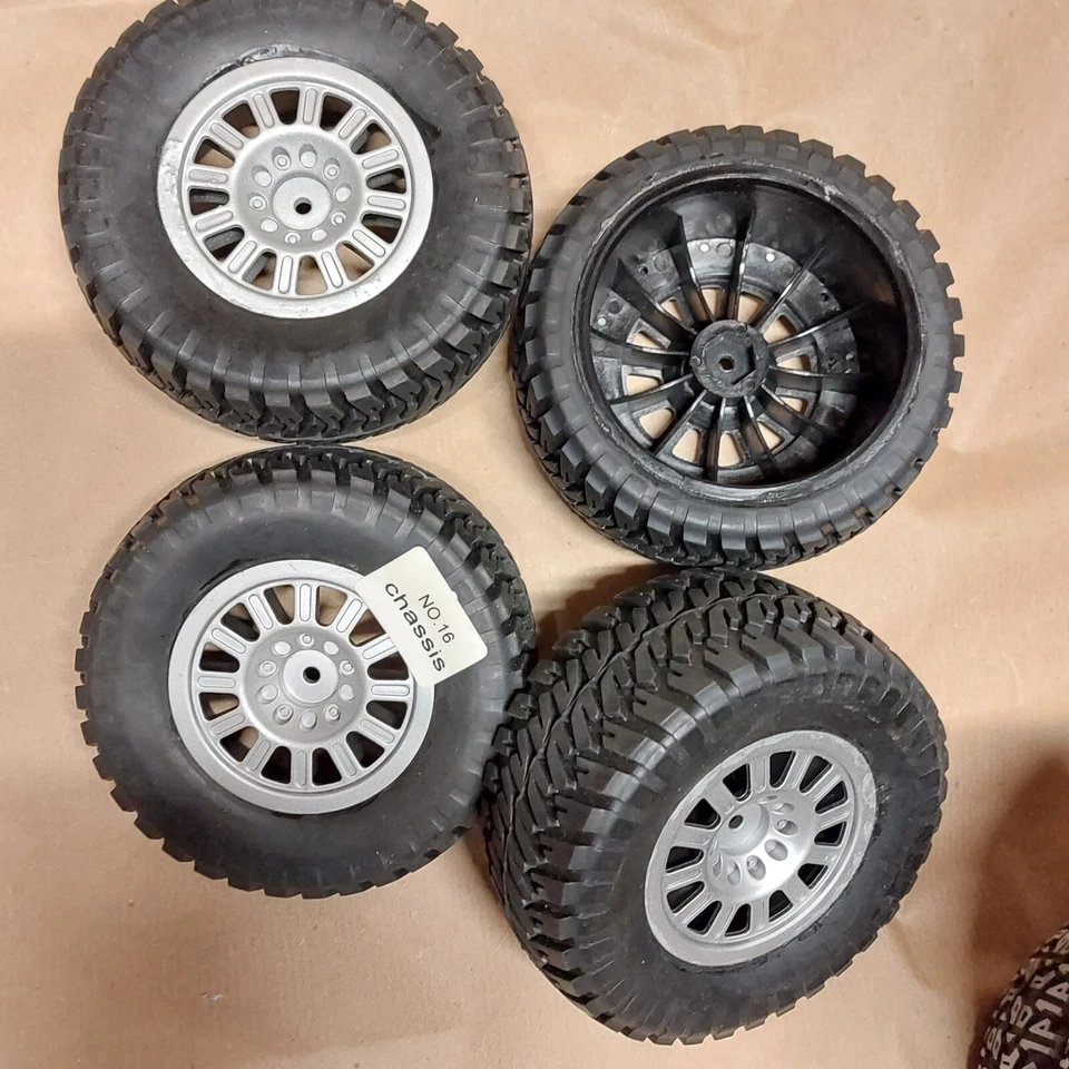 Reely Dunefigther Reifensatz 1:10 - Bild 1 von 1