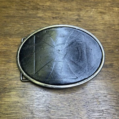 Hebilla de cinturón cruzado vintage de cuero y metal envejecido  Foto 1 de 4