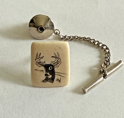 Scrimshaw Resina Ciervo o Buck Tie Tack o Solapa Pin Acero Inoxidable Firmado MW Nuevo Foto 1 de 4