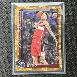 2025-26 Topps Flagship 221 Will Riley RC Gold Cracked Ice #/ 50 Wizards Illinois - Bild 1 von 3