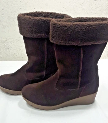 Lands End Boots Brown Pull On Faux Suede Sherpa Trim 444697 Womens Size 8.5 - Image 1 of 4