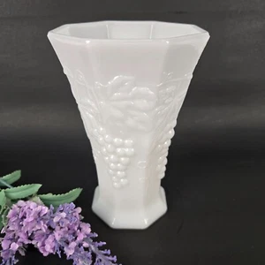 Jarrón de vid de vidrio con leche Anchor Hocking 7" forma octogonal decoración blanca vintage - Imagen 1 de 6