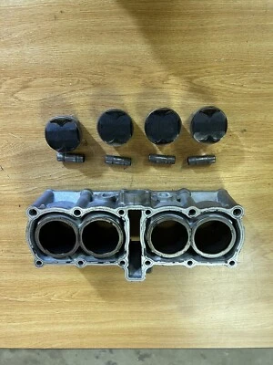 Yamaha FZR600R 1994 motor pistón cilindros bloque jarra pistones Foto 1 de 4