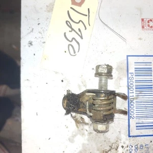 Suzuki TS250 1975 pestillo de asiento con resorte y perno - Imagen 1 de 3