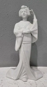 Japanische Geisha Blanc de Chine weiße Porzellanfigur Fächer Kimono Statue 10 Zoll - Bild 1 von 8