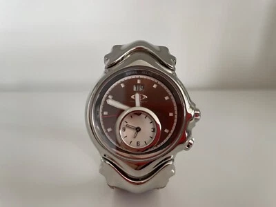 Reloj suizo Oakley Judge II GMT, cristal de zafiro y correa de cuero marrón.  Foto 1 de 4