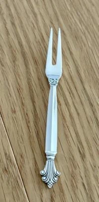 Tenedor para servir Georg Jensen Acanthus 1917 fecha esterlina encurtido 4,75" sin mono Foto 1 de 4