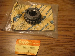 NEW NOS SUZUKI 24231-41102 THIRD GEAR (K-8191) - Picture 1 of 3