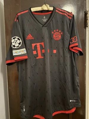 Camiseta Adidas Bayern Munich München Terceira Liga dos Campeões 22-23 Müller 25 GG - Imagem 1 de 3