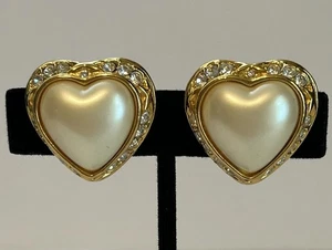 Joan Rivers goldfarbene Kunstperlen Kristall herzförmige Clip Ohrringe Neu mit Etikett - Bild 1 von 8