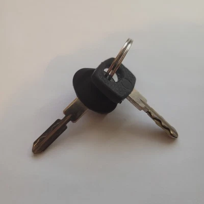 Mercedes Benz 1990 300 E 2.6 used Keys For Ingnition and door - Image 1 of 4