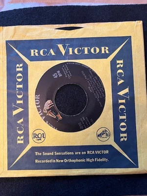 2 1960's 45 RPM Records - RCA Victor "Java" and Monument "Hot Spot" Foto 1 de 4