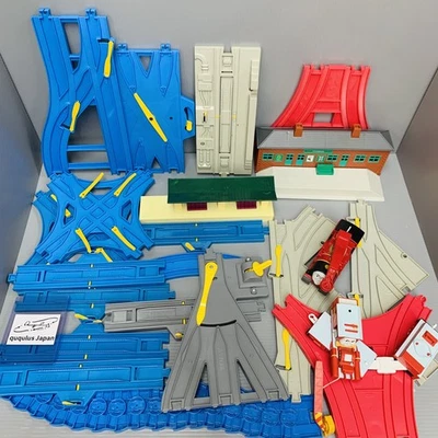 Accesorio de tren Takara Tomy Plarail piezas base ferroviaria y motor Thomas the Tank Foto 1 de 4